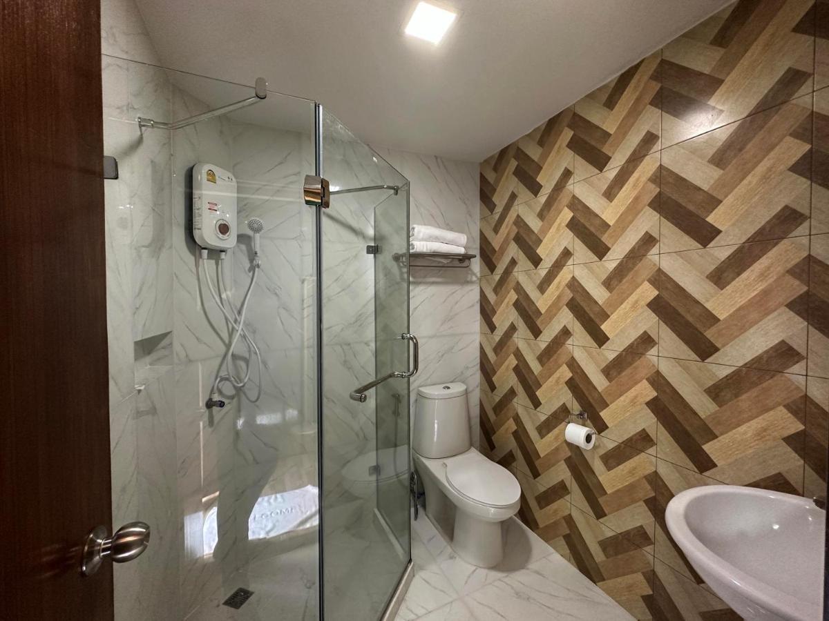 Plernpetch Hotel Сураттхани Экстерьер фото