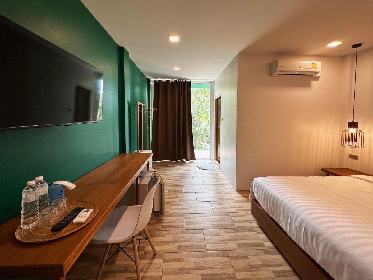 Plernpetch Hotel Сураттхани Экстерьер фото