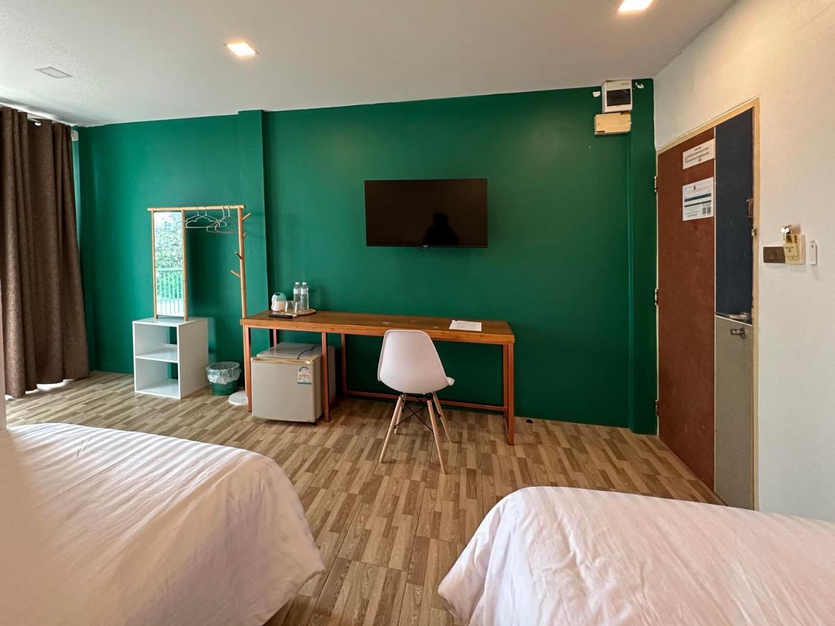 Plernpetch Hotel Сураттхани Экстерьер фото