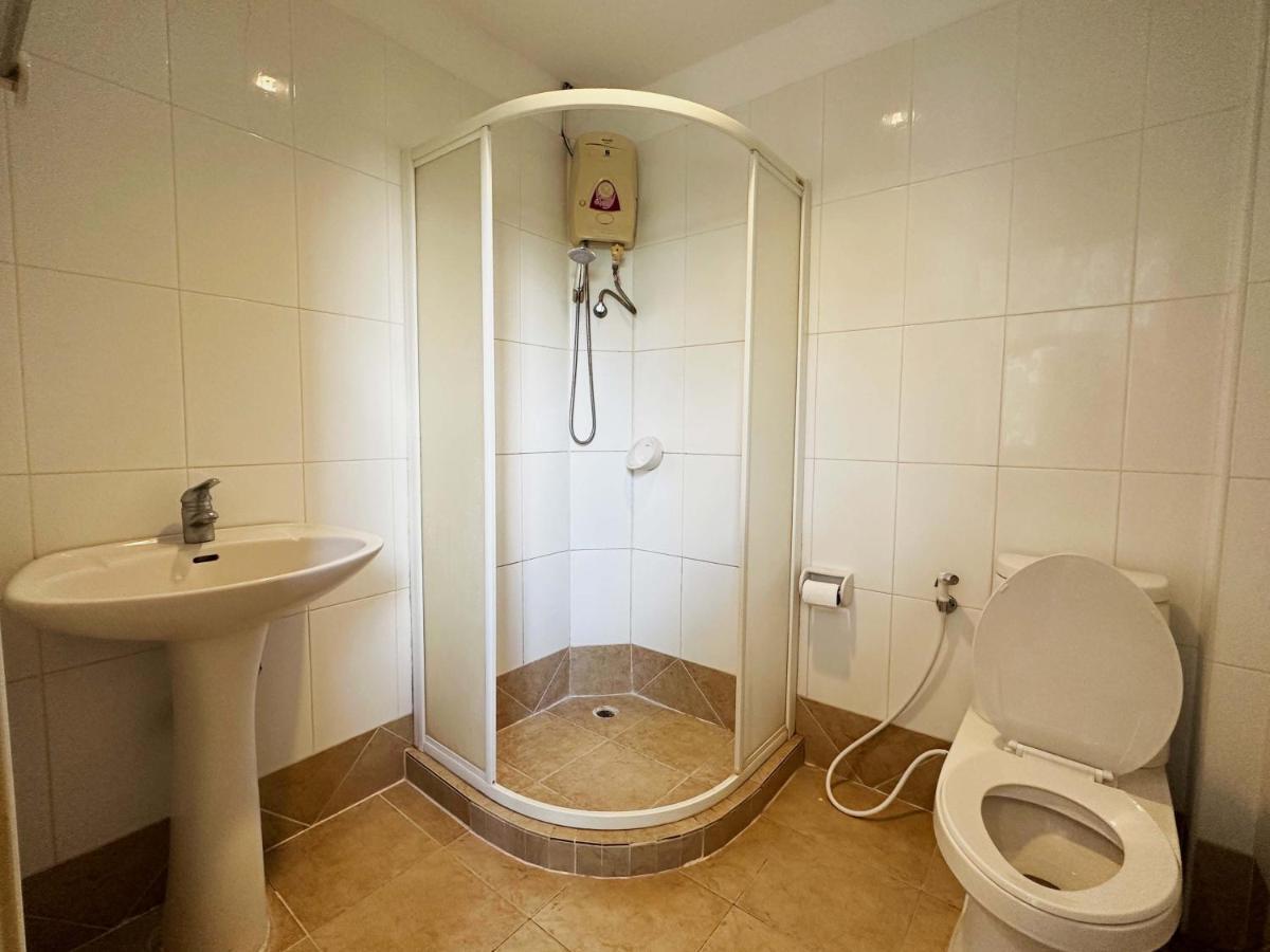 Plernpetch Hotel Сураттхани Экстерьер фото