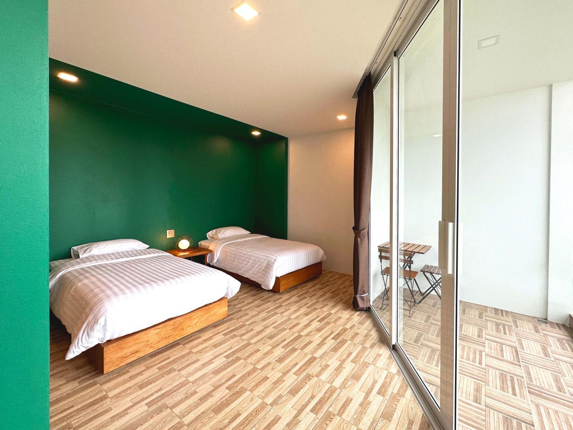 Plernpetch Hotel Сураттхани Экстерьер фото