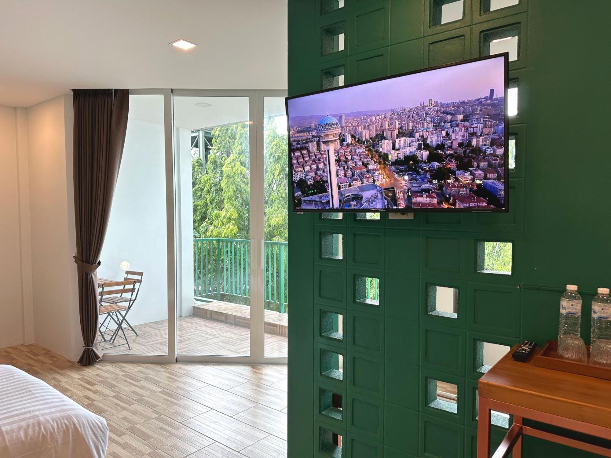 Plernpetch Hotel Сураттхани Экстерьер фото