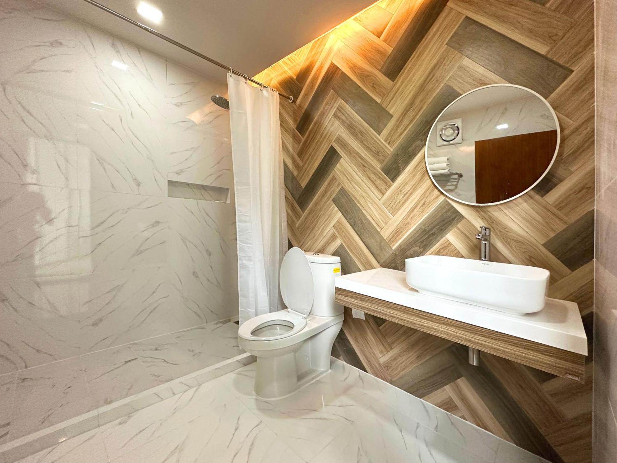 Plernpetch Hotel Сураттхани Экстерьер фото