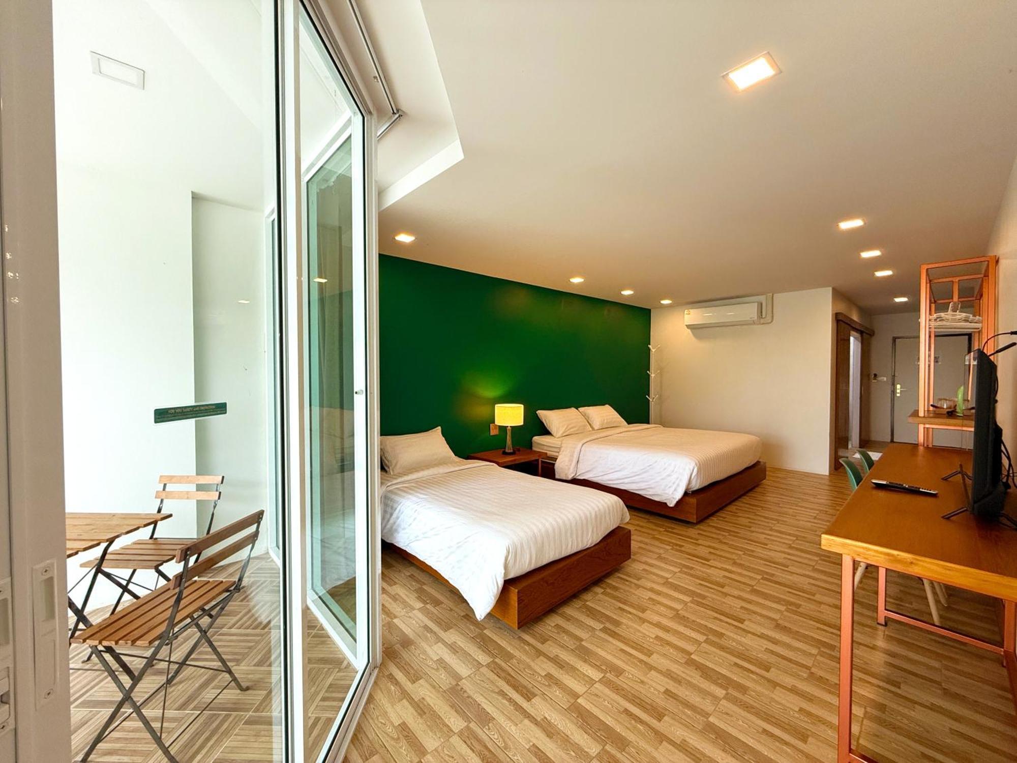 Plernpetch Hotel Сураттхани Экстерьер фото