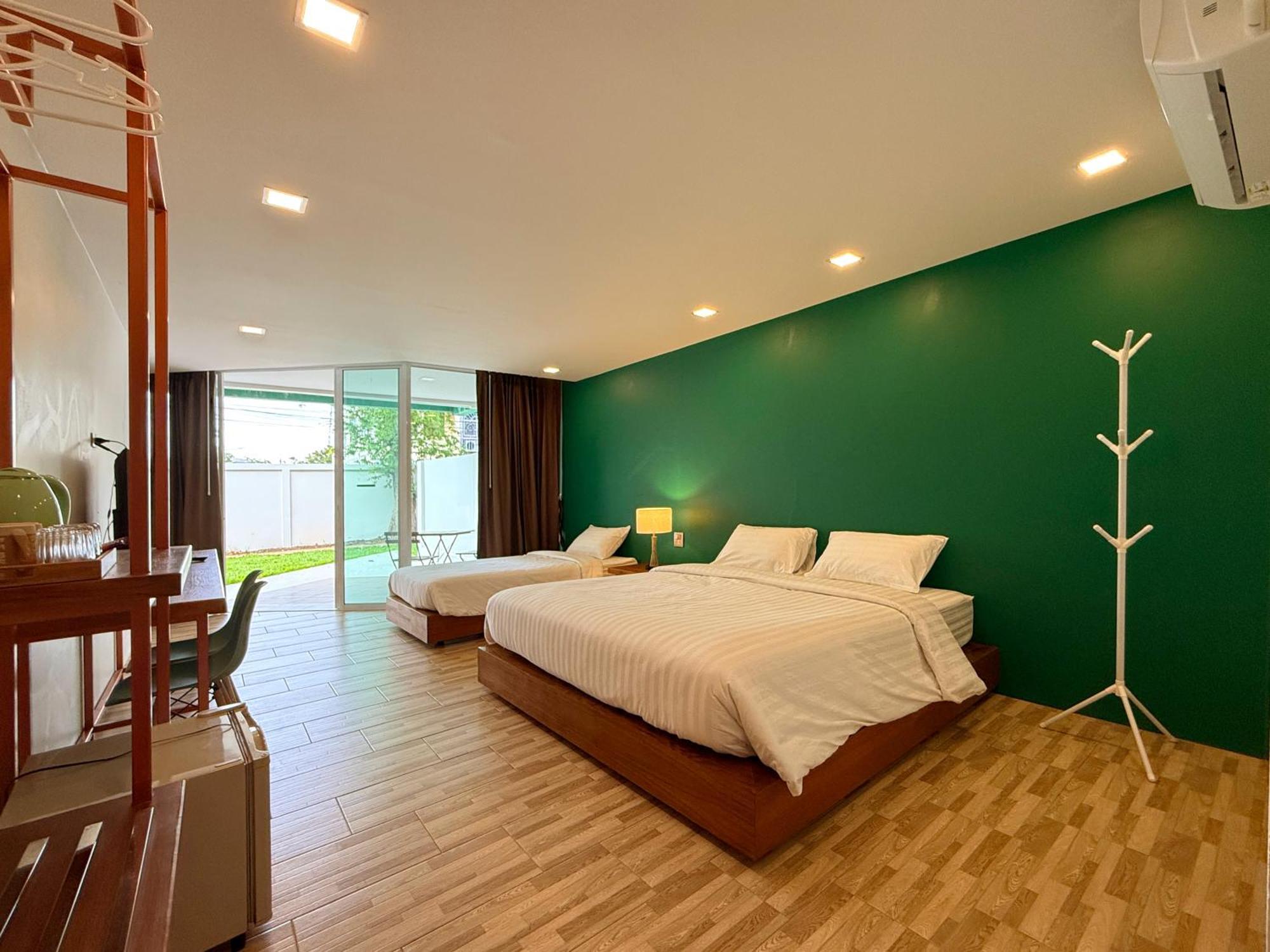 Plernpetch Hotel Сураттхани Экстерьер фото