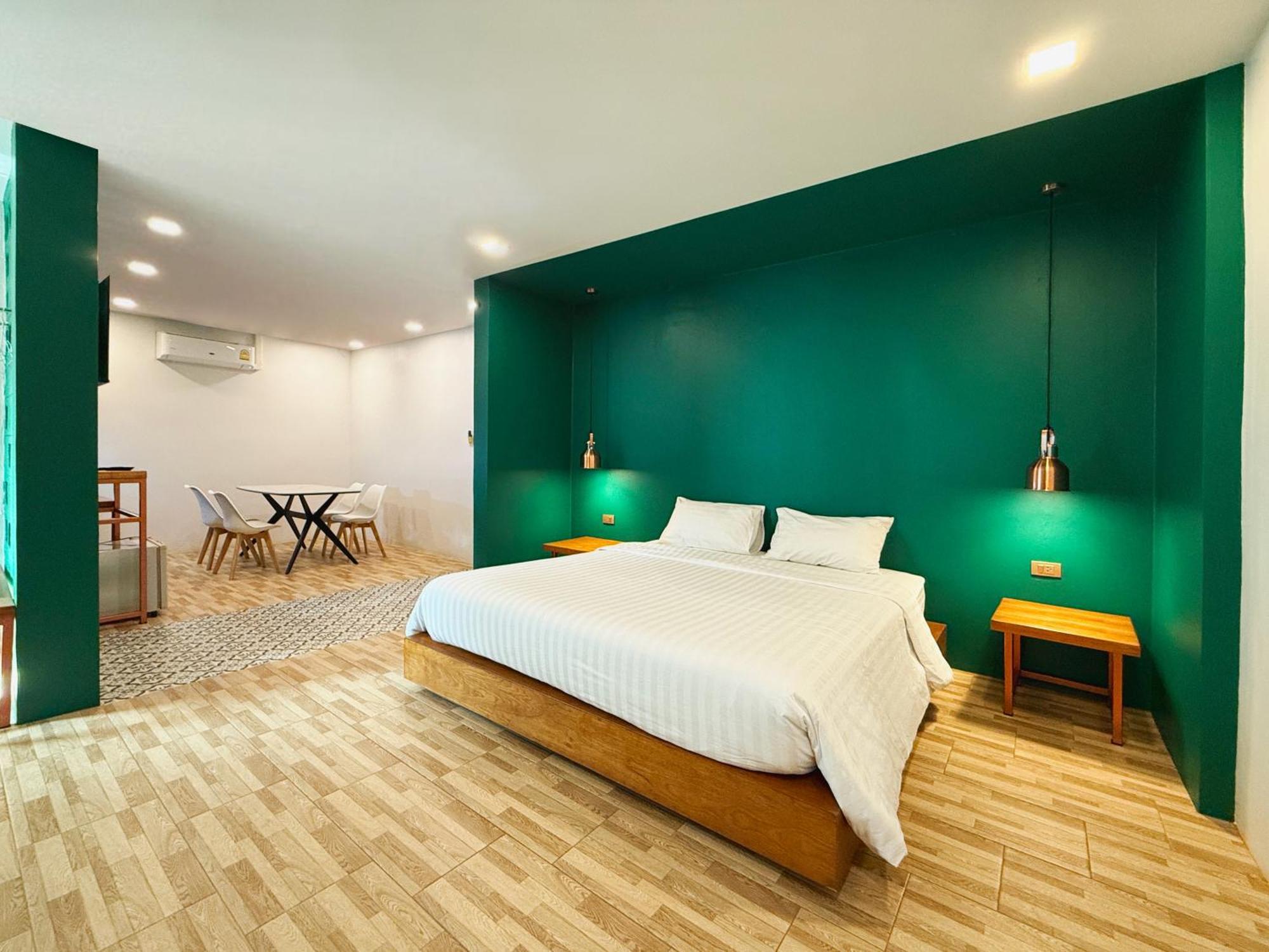 Plernpetch Hotel Сураттхани Экстерьер фото