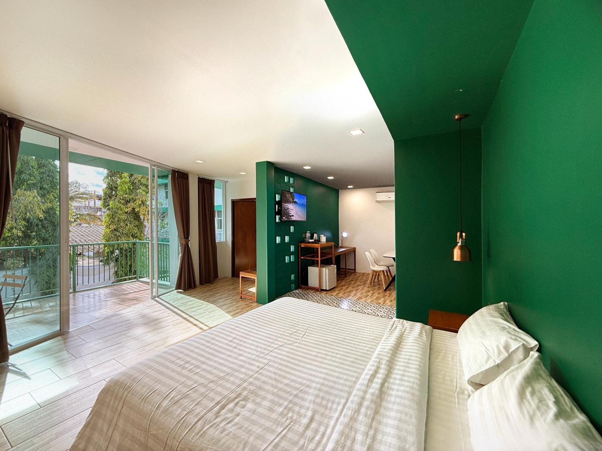 Plernpetch Hotel Сураттхани Экстерьер фото